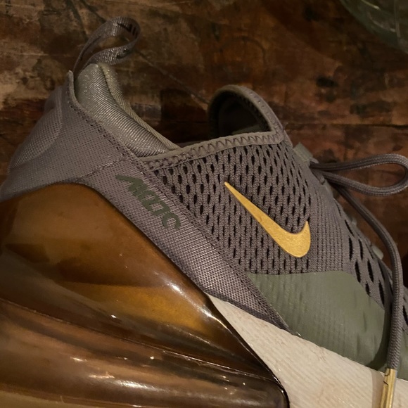 Nike shoes - size 9 - Picture 3 of 4